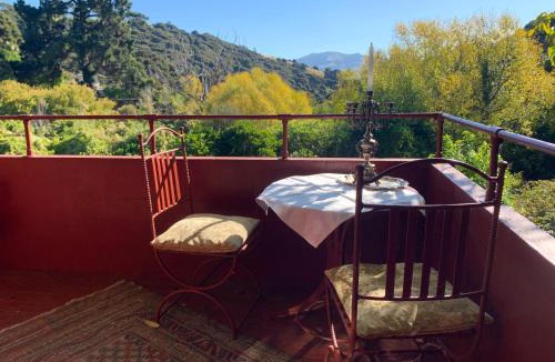 Akaroa Bed & Breakfast | Tree House with Hot Tub
