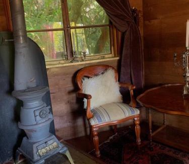 Akaroa Bed & Breakfast | Tree House with Hot Tub