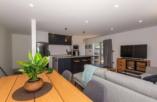 Lynmore House | Tree Walk - Redwoods, Spa Pool, Sleeps 10