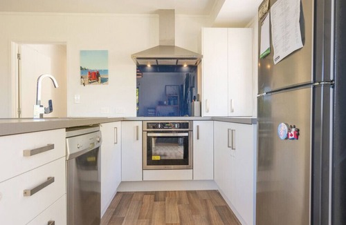 Hahei Cottage | Treehouse - Hahei Holiday Home