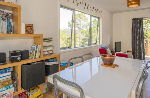 Hahei Cottage | Treehouse - Hahei Holiday Home