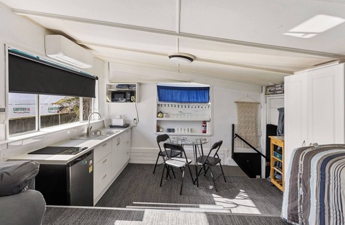 Westport Cottage | Treetop beach studio on cycle trail. Free fibre. Spring rates.