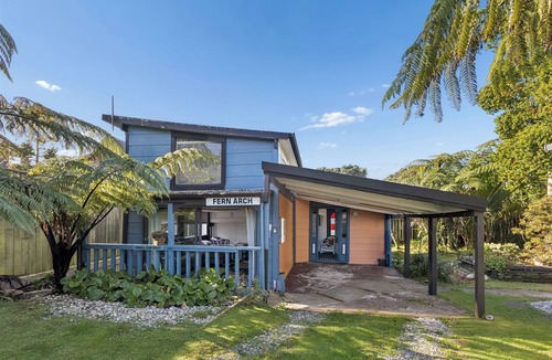 Westport Cottage | Treetop beach studio on cycle trail. Free fibre. Spring rates.