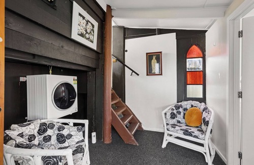 Westport Cottage | Treetop beach studio on cycle trail. Free fibre. Spring rates.