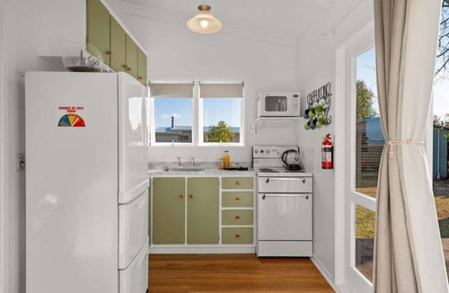 Kinloch House | Tui Shack - cosy with lake views