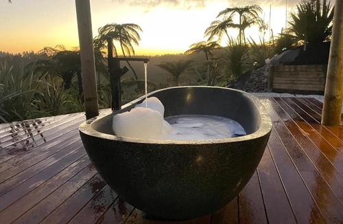 Lower Kaimai Villa | TuiLodge