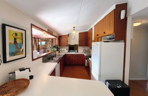 Motueka House | Tuitui - Spacious mid-century sanctuary bordering the golf course