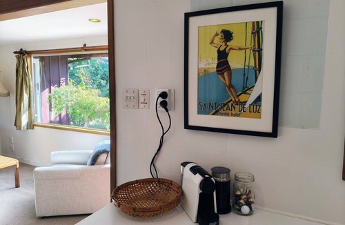Motueka House | Tuitui - Spacious mid-century sanctuary bordering the golf course