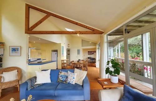 Hahei House | Tutaritari Treehouse - short bush walk to beach, private setting, lovely views