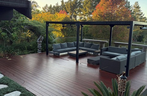 Kerikeri House | Two bedroom retreat in Kerikeri with outdoor dining and ample space