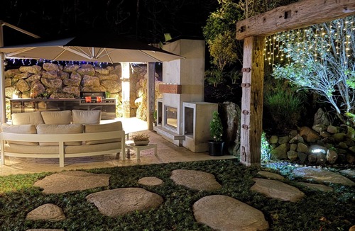 Kerikeri House | Two bedroom retreat in Kerikeri with outdoor dining and ample space
