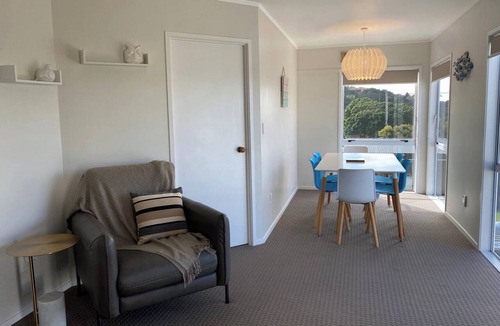 Leigh Apartment | Two bedrooms in the heart of Leigh