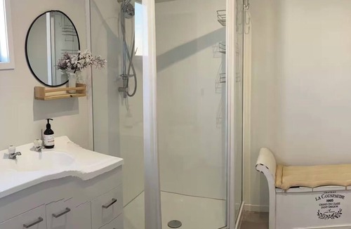 Leigh Apartment | Two bedrooms in the heart of Leigh