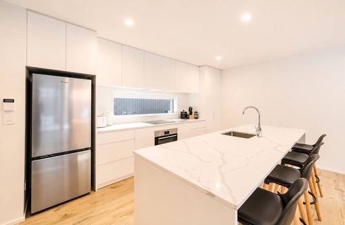 Spreydon Apartment | Two Storey 2BR | Private Patio | Near CBD