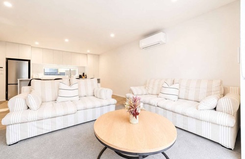 Spreydon Apartment | Two Storey 2BR | Private Patio | Near CBD