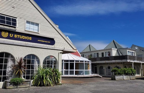 Paraparaumu Beach Hotel | U Studios Paraparaumu, SureStay Collection by BW