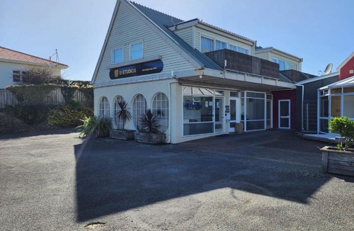 Paraparaumu Beach Hotel | U Studios Paraparaumu, SureStay Collection by BW
