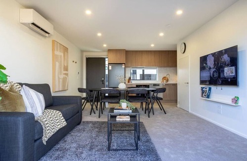 Linwood House | Urban Gated Townhouse - Patio + Parking w/EV