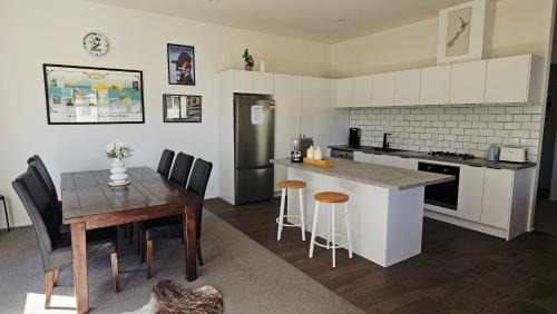 Three Kings House | Urban Retreat 4BR - Private Central Spacious Family-friendly