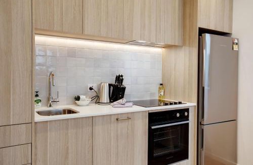 Greenlane - Ellerslie House | Urban Vogue Escape with Parking and Air-con
