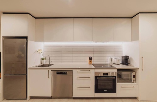 Christchurch City Centre Apartment | Very Central 2BR - Balcony & Full Kitchen