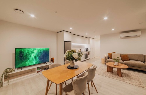 Christchurch City Centre Apartment | Very Central 2BR - Balcony & Full Kitchen