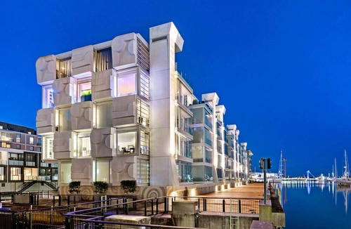 Auckland Central Business District Apartment | Viaduct Harbour Views and Two Private Ensuites