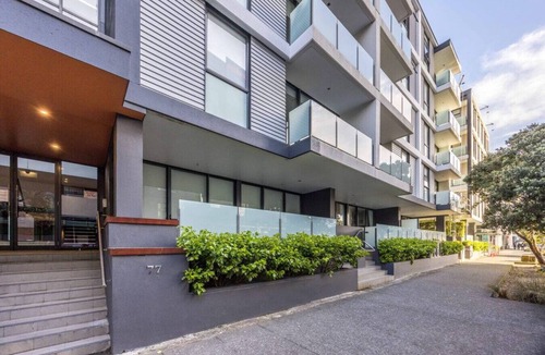 Auckland Central Business District Apartment | Viaduct Harbour Views and Two Private Ensuites