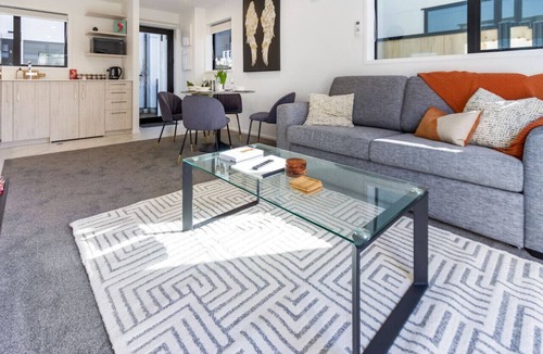 Christchurch City Centre House | Vibrant CBD Townhouse - Sleeps 4 + Stadium