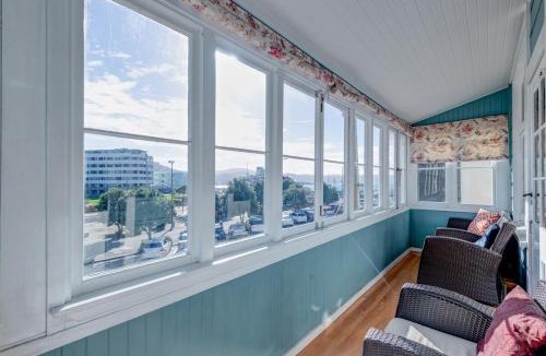 Oriental Bay Villa | Victorian 3 Bedroom Villa - Walk to City Centre, Waterfront & Te Papa