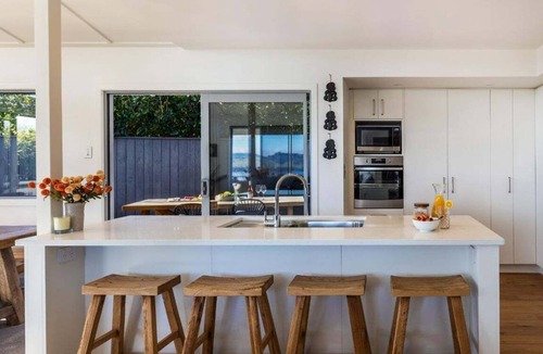 Hilltop House | Views on Beachman - pet friendly with lake views