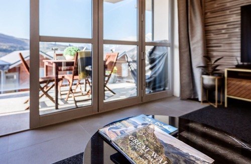 Queenstown Apartment | Villa Alpina: lakefront apartment with private garage, views and free bikes