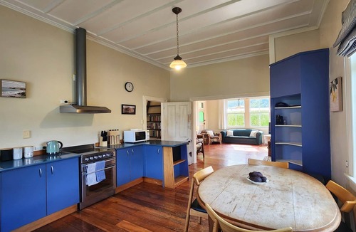 Hahei House | Villa Hahei next to the Kotare Reserve