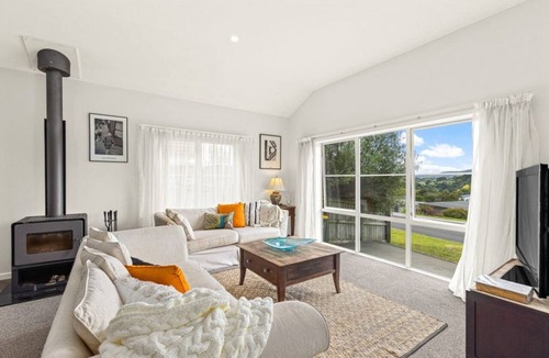 Warkworth House | Villa Vie: Spacious family escape in Warkworth near Matakana