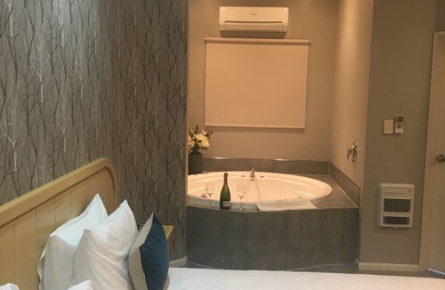 Anderson Park Hotel | Village Motel