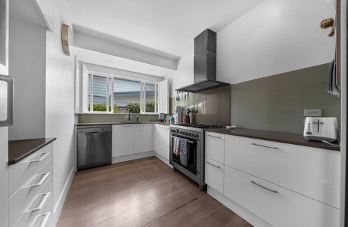 Devonport House | Village View Retreat by Bespoke Stays