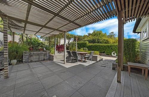 Devonport House | Village View Retreat by Bespoke Stays