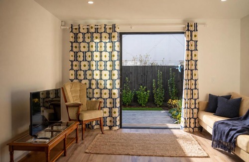 Edgeware Apartment | Vintage Style Townhouse with Private Parking