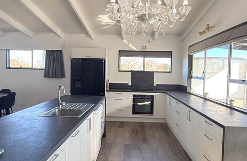 Whanganui House | Virginia Lake Family Retreat