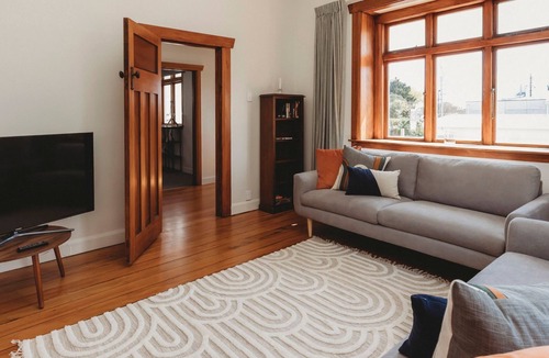 New Plymouth Cottage | Vivian Cottage Central City
