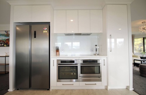 Kawaha Point House | Wai Ata Lakeside Retreat - Holiday Home