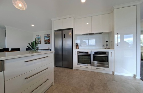Kawaha Point House | Wai Ata Lakeside Retreat - Holiday Home