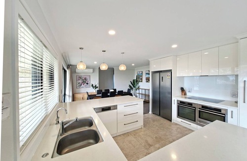 Kawaha Point House | Wai Ata Lakeside Retreat - Holiday Home