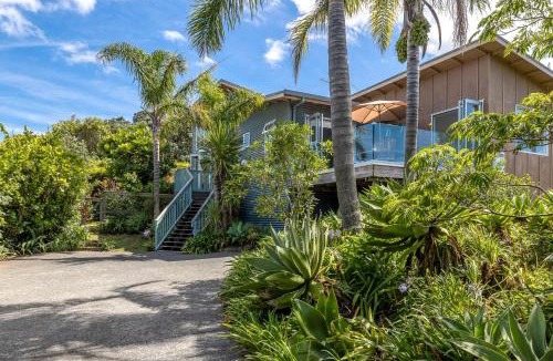 Ostend House | Waiheke Oasis - Your Summer Sanctuary