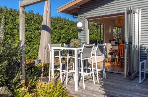 Ostend House | Waiheke Oasis - Your Summer Sanctuary
