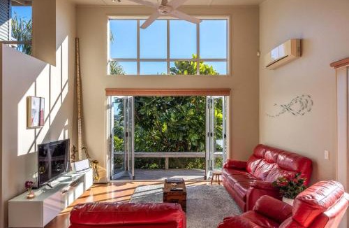 Ostend House | Waiheke Oasis - Your Summer Sanctuary
