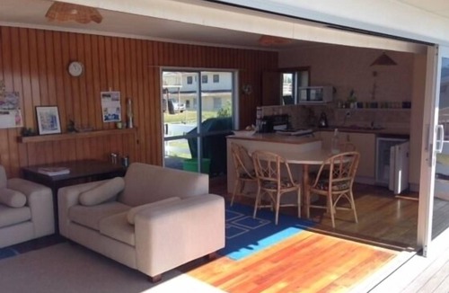 Waihi Beach House | Waihi Beach bach - people and pet friendly