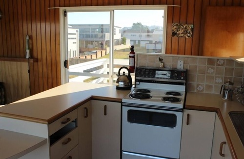 Waihi Beach House | Waihi Beach bach - people and pet friendly