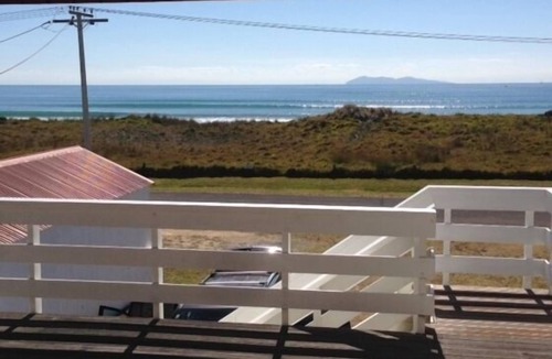Waihi Beach House | Waihi Beach bach - people and pet friendly
