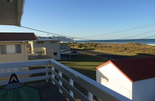 Waihi Beach House | Waihi Beach bach - people and pet friendly